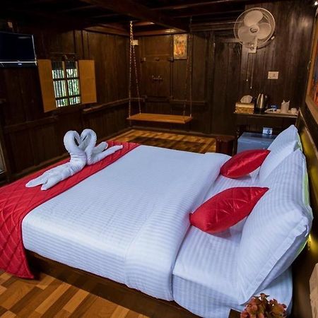 Traditional Kerala Villa มุนนาร์ ภายนอก รูปภาพ