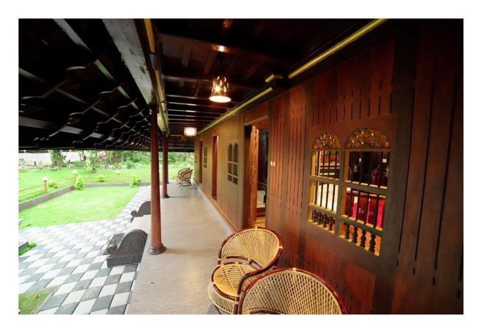 Traditional Kerala Villa มุนนาร์ ภายนอก รูปภาพ